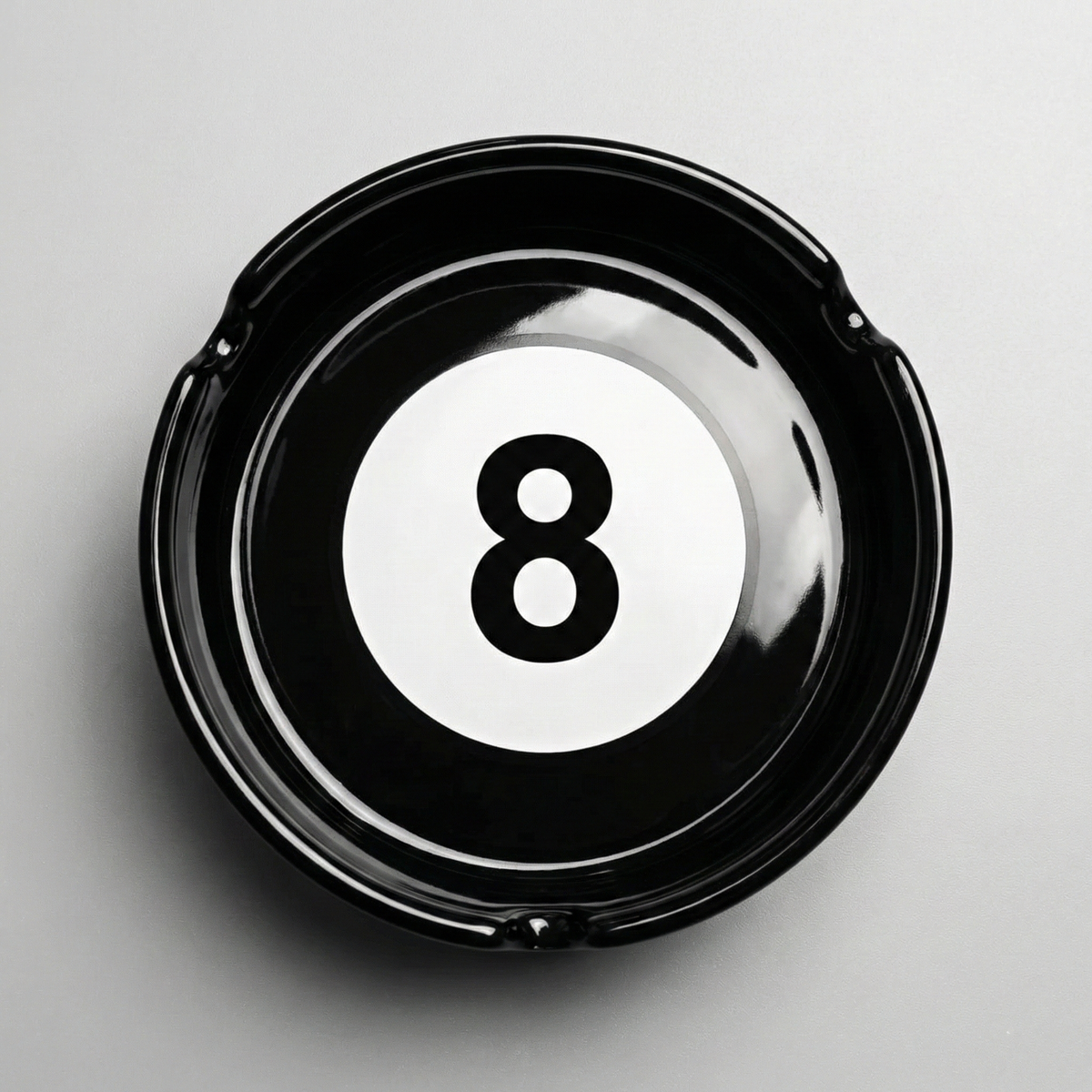 Magic 8 ball ashtray – product view 4