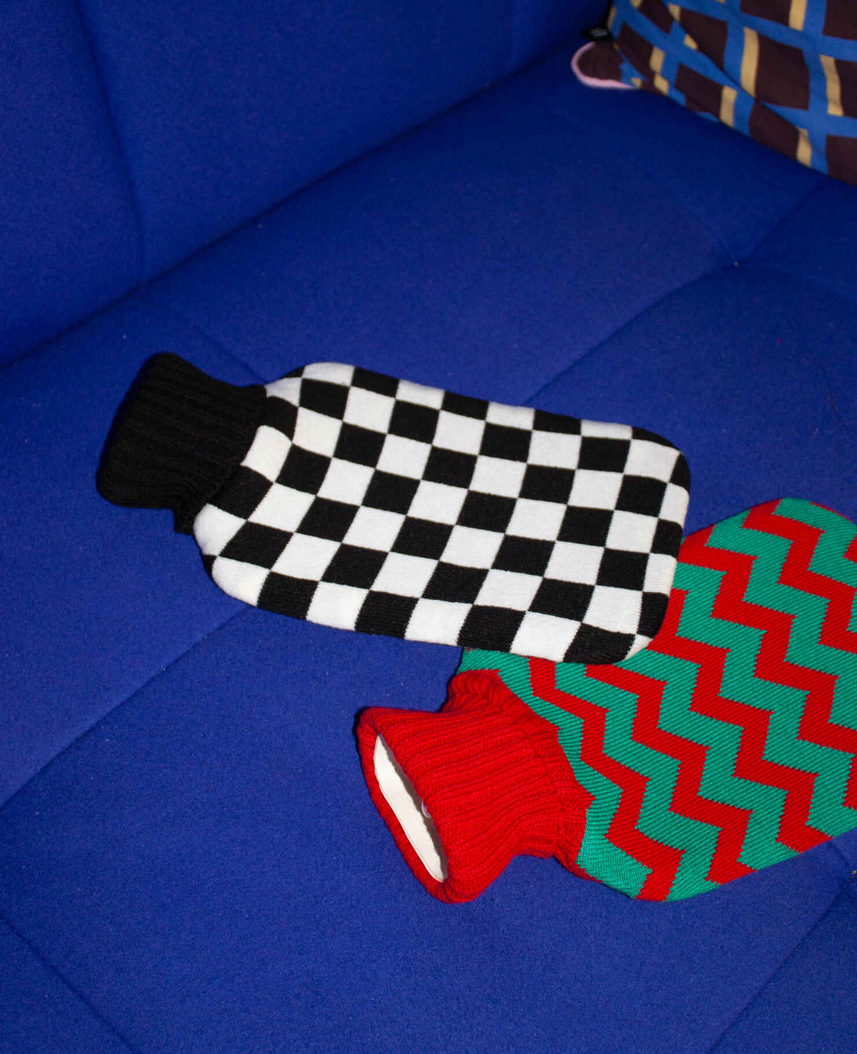 Noir Hot Water Bottle with Cover – product view 3