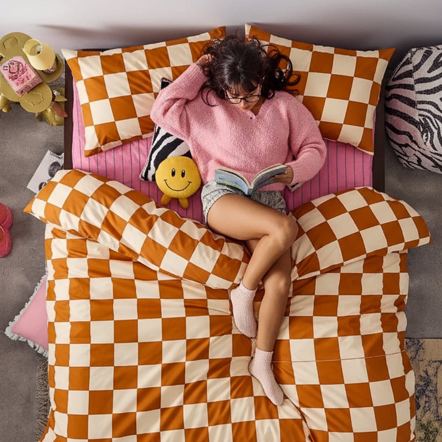 Checkerboard bedding set with graphic monochrome styling