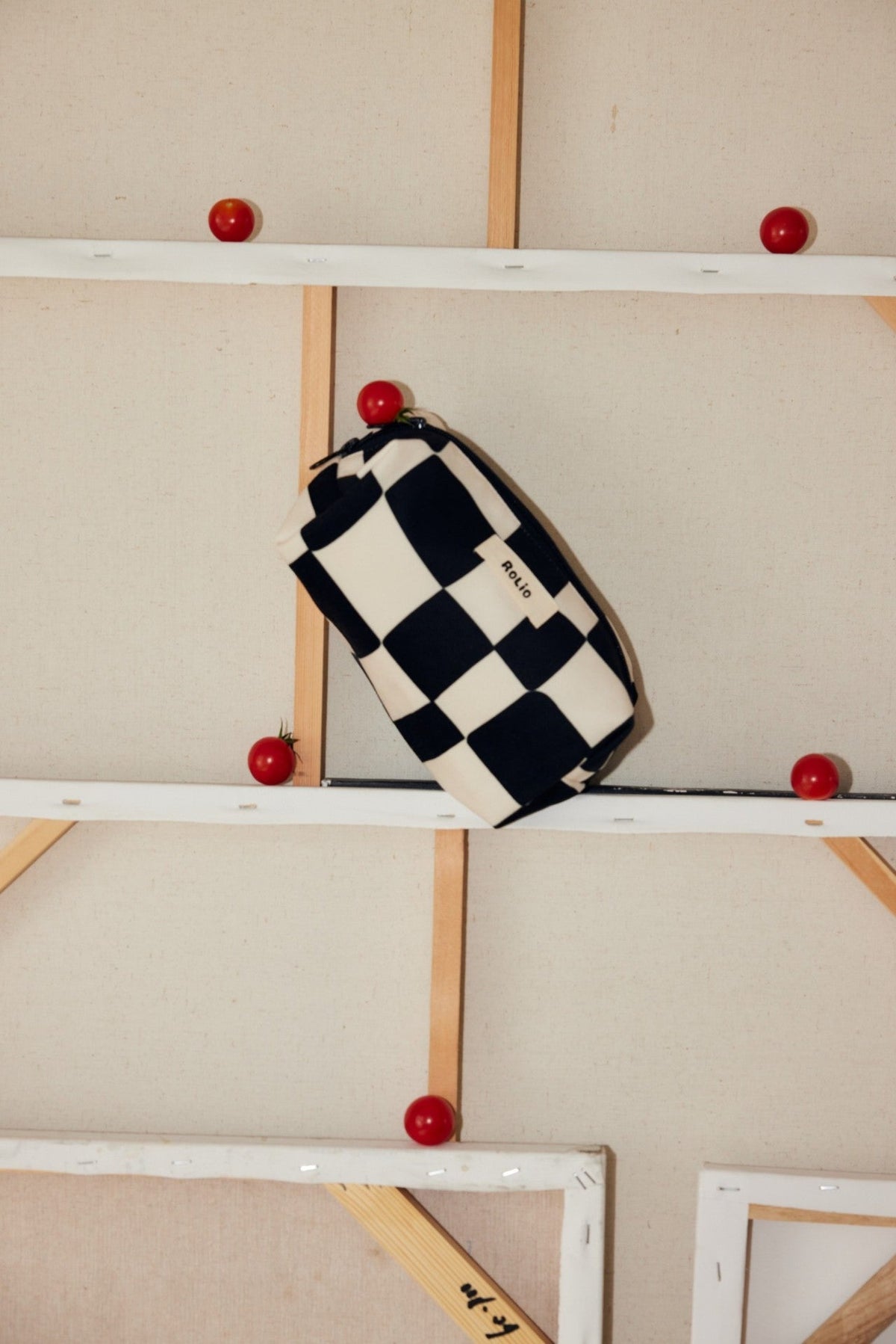 Mono Printed Wash Bag – product view 2