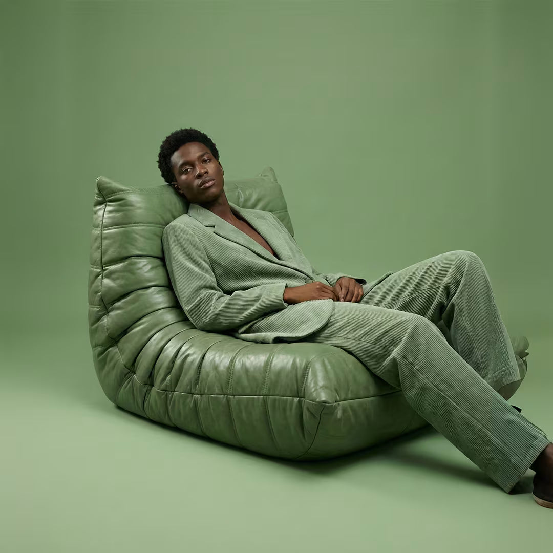 FURNITURE & CHAIRS