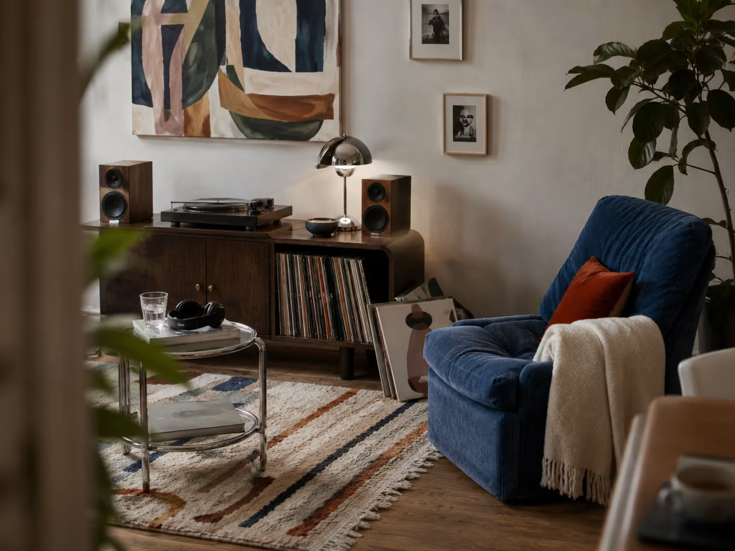 What Is Analog Living? The Screen-Free Home Trend Bringing Real Life Back