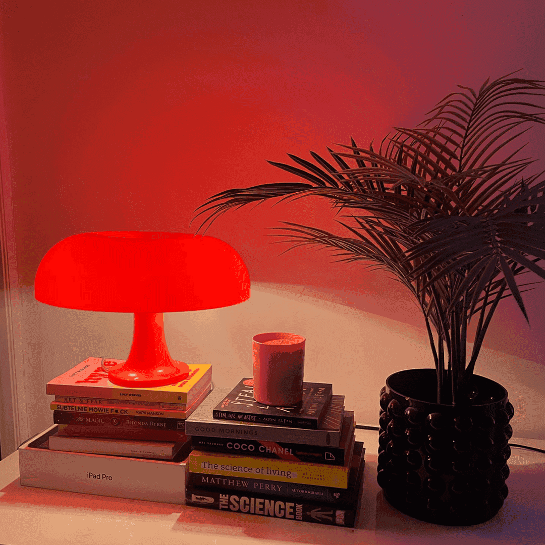 Compact mushroom lamp measuring 32cm wide