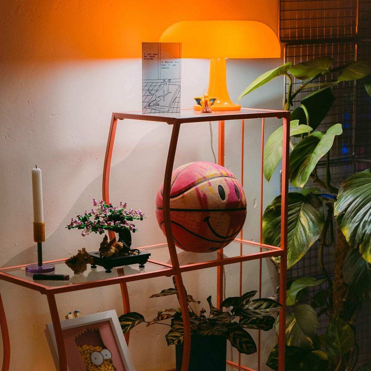 Ambient mushroom table lamp with softly diffused light