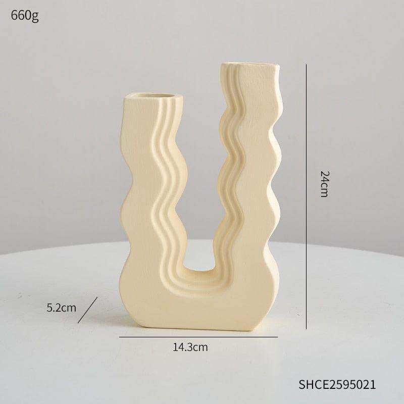 Open U-shaped centre of the Wavy Wonder Vase